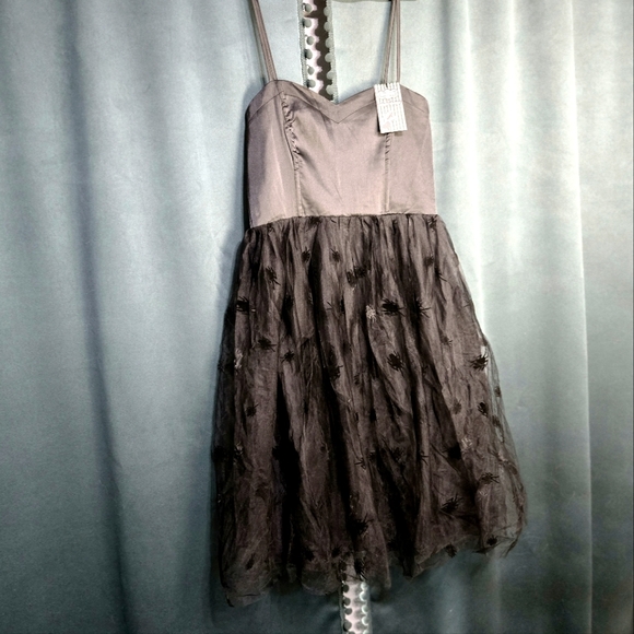 Beetlejuice x Unique Vintage Black Tulle Beetle Applique Dress- Sz Large - Picture 5 of 8